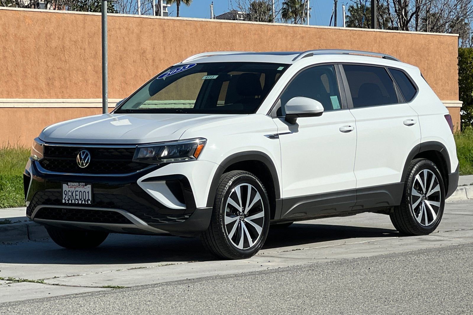 Used 2023 Volkswagen Taos SE w/ Panoramic Sunroof Package image 8