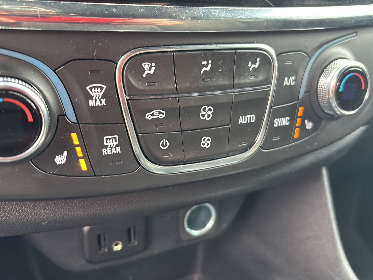 Used 2023 Chevrolet Traverse LT AWD/4WD image 31