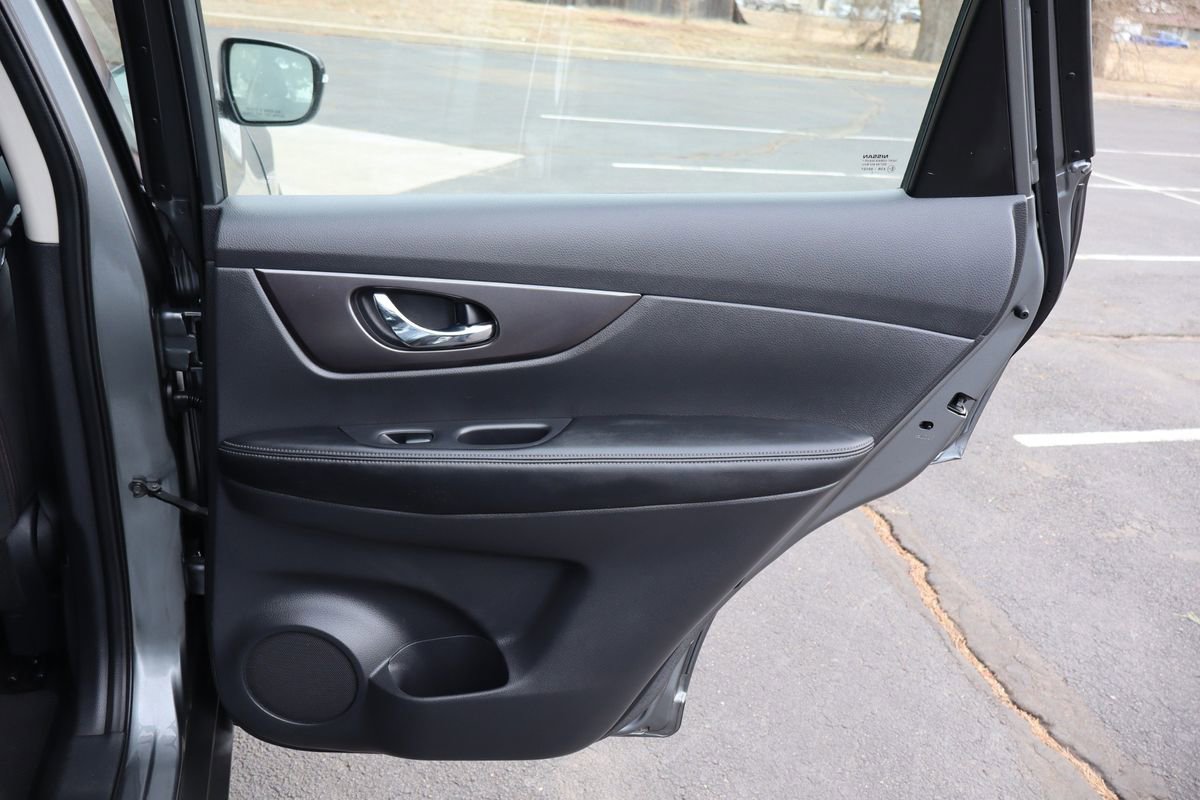 Used 2015 Nissan Rogue S image 25