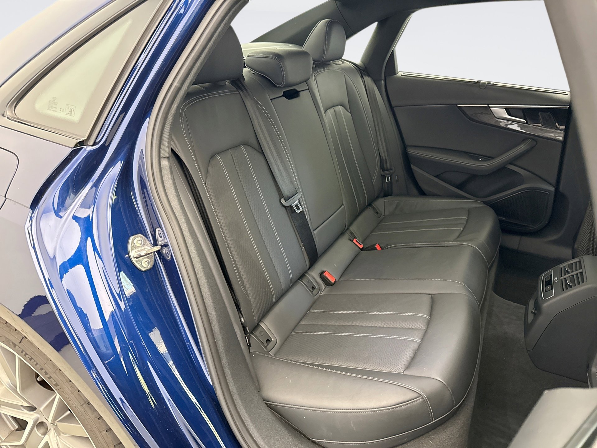 Used 2022 Audi S4 Premium Plus w/ Premium Plus Package image 18