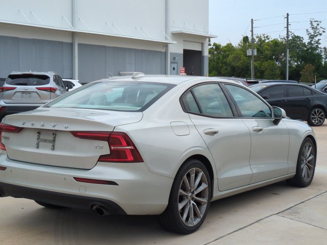 Used 2020 Volvo S60 T5 Momentum FWD image 5