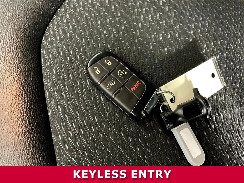 New 2023 Jeep Compass Latitude w/ Convenience Group AWD/4WD image 31