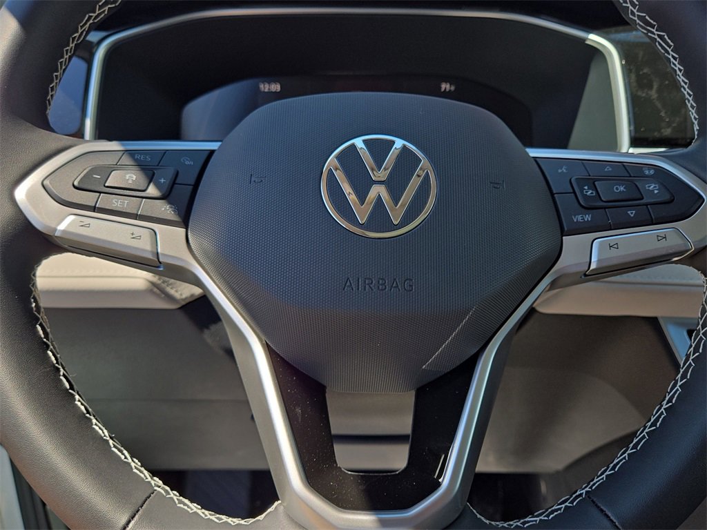 New 2025 Volkswagen Taos SE image 22