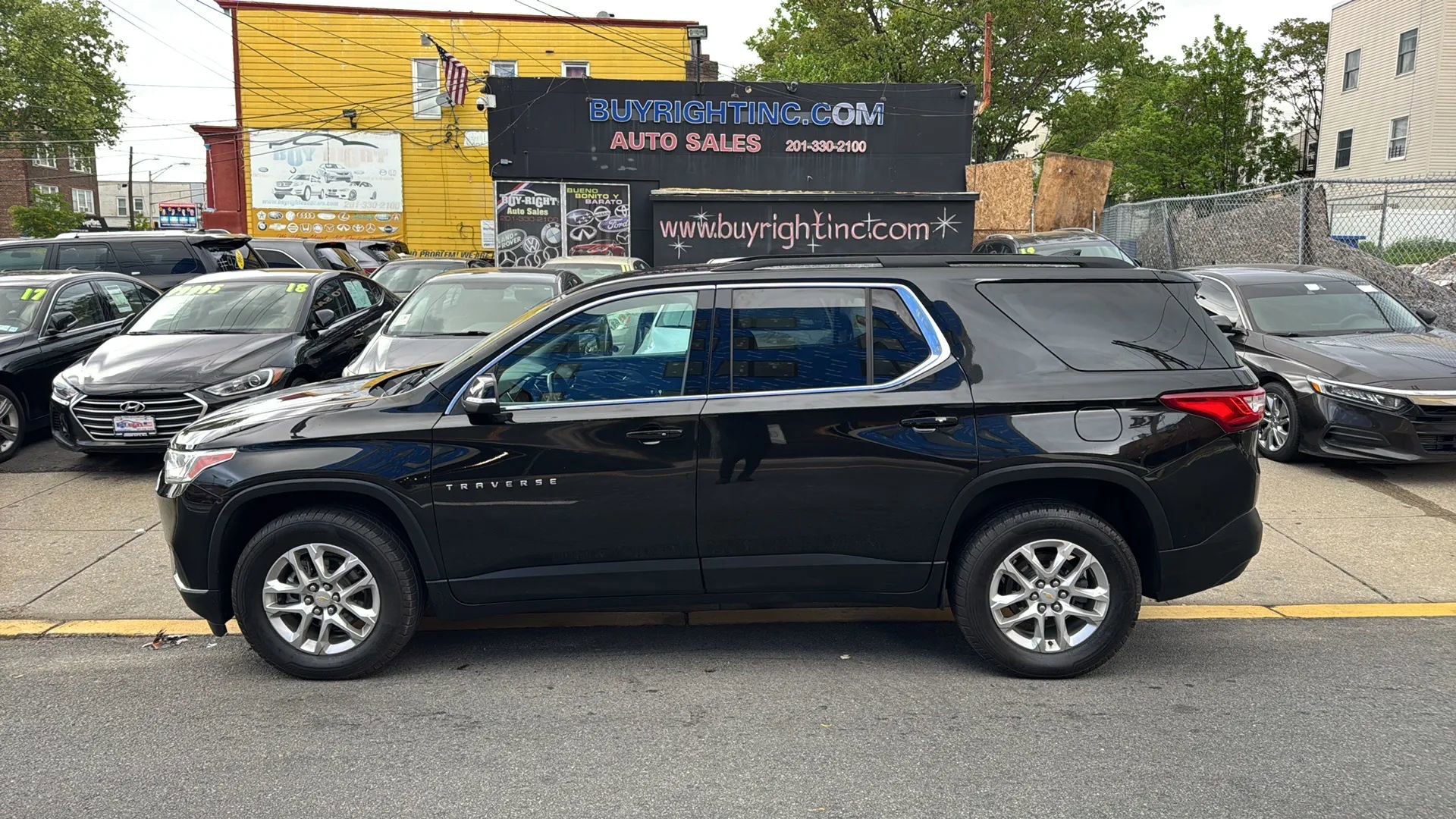 Used 2021 Chevrolet Traverse LT image 4