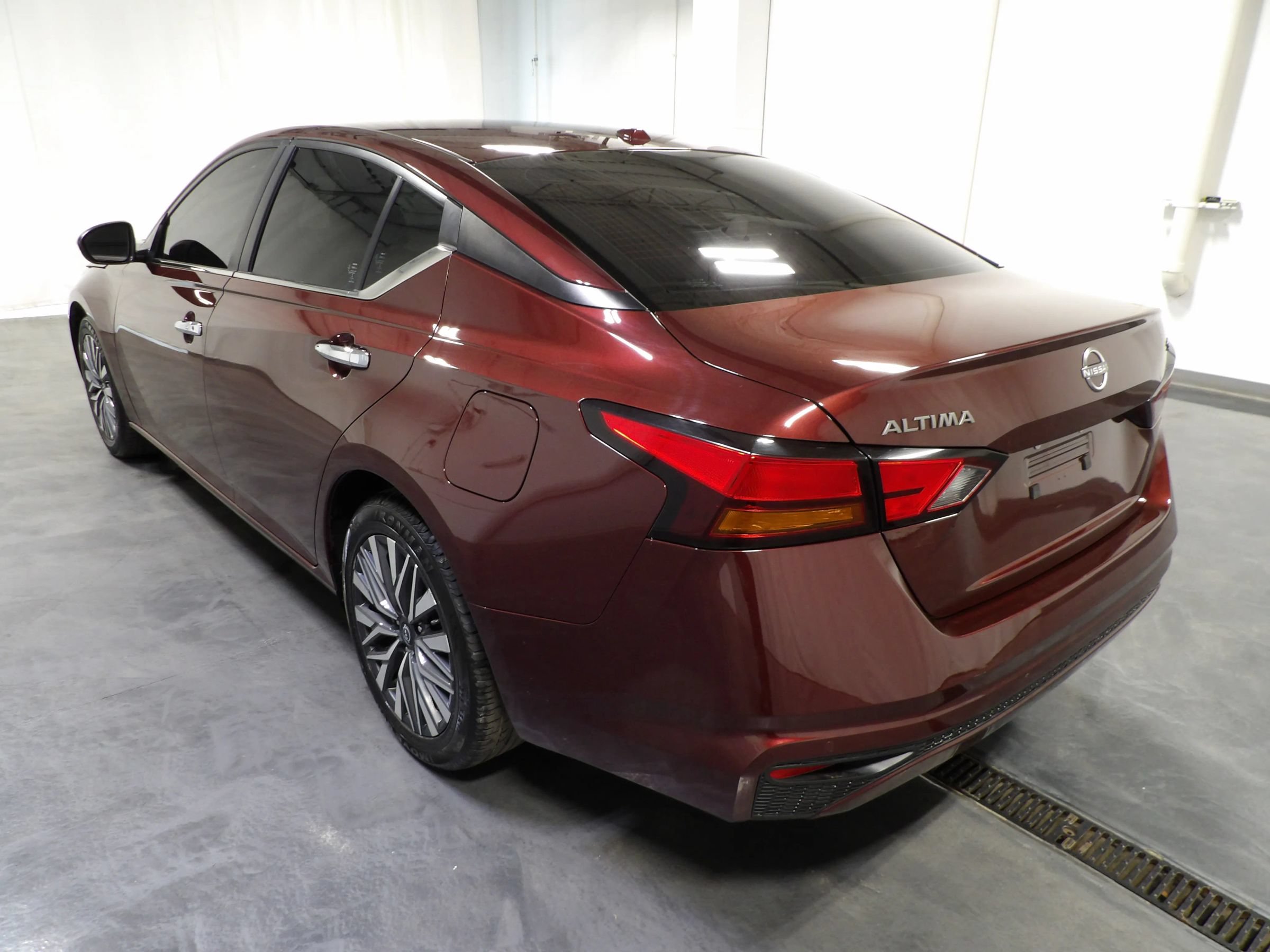 Used 2023 Nissan Altima 2.5 SV FWD image 6
