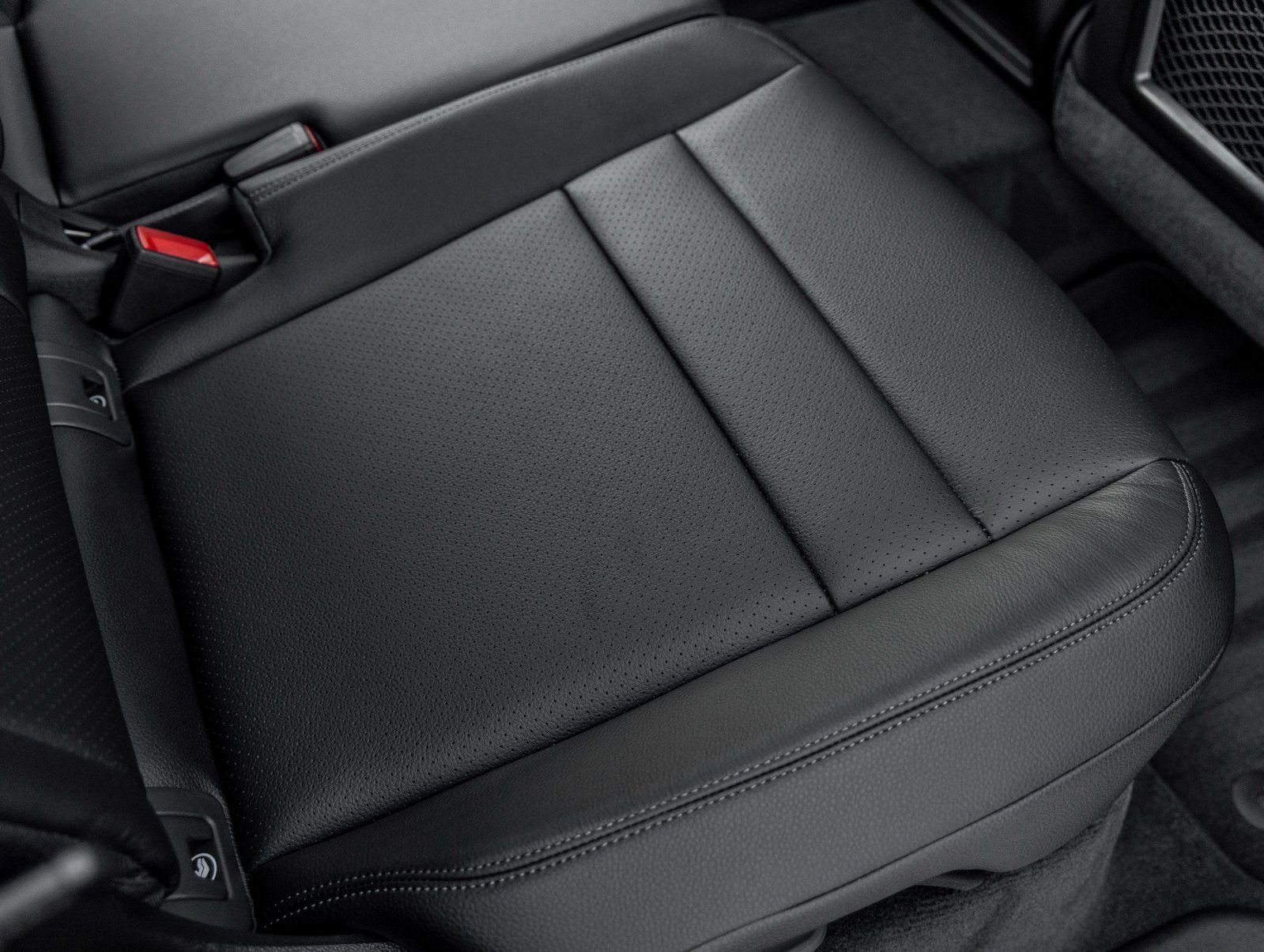 Certified 2025 Porsche Cayenne image 33