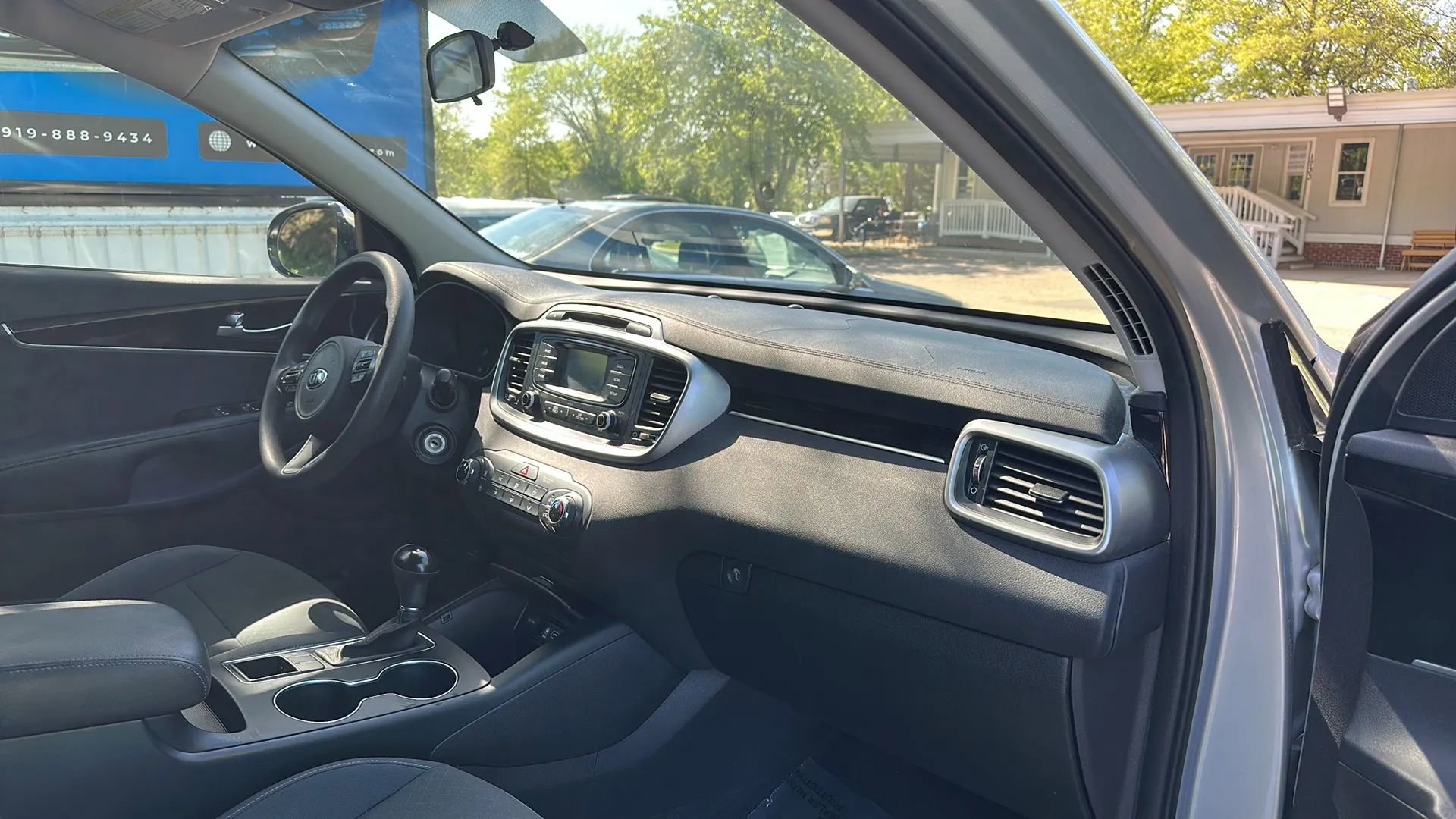 Used 2016 Kia Sorento LX image 21