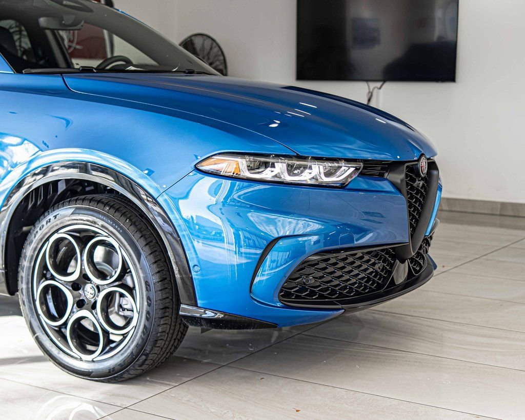 New 2025 Alfa Romeo Tonale w/ Premium Package AWD/4WD image 3
