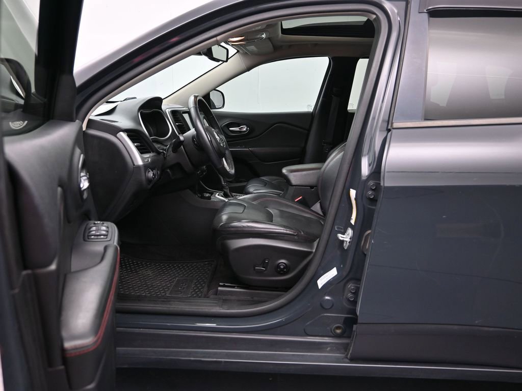 Used 2016 Jeep Cherokee Trailhawk w/ Comfort/Convenience Group image 22
