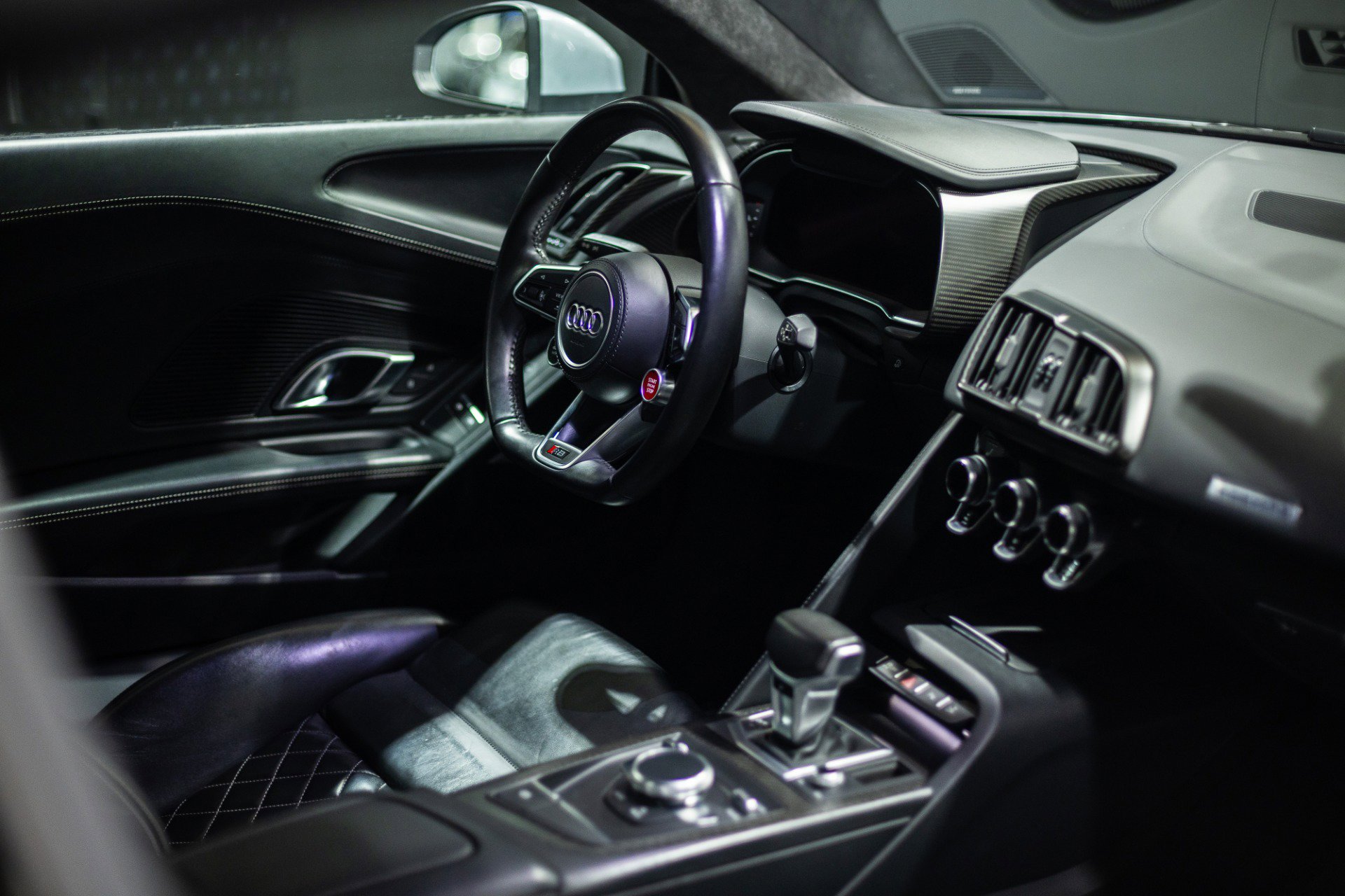 Used 2017 Audi R8 V10 w/ Carbon Exterior Package image 34