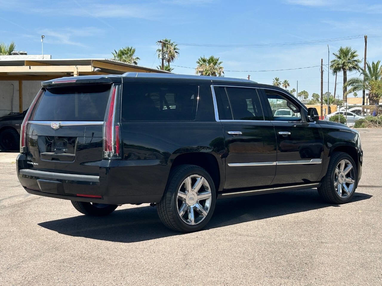 Used 2017 Cadillac Escalade ESV Premium Luxury RWD image 3