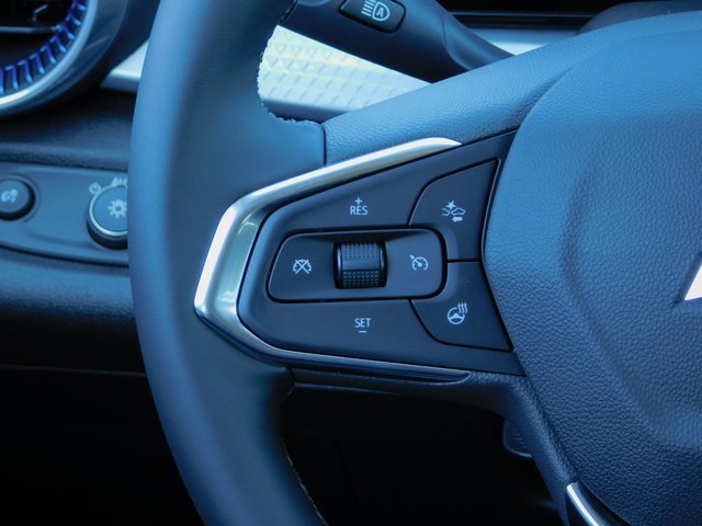 New 2025 Chevrolet Trax LT w/ Sunroof Package image 17