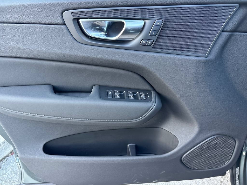 New 2026 Volvo XC60 B5 Plus AWD/4WD image 9