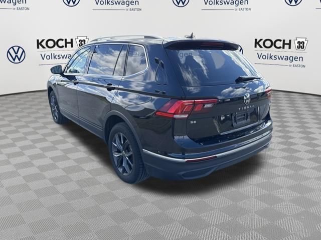 Used 2023 Volkswagen Tiguan SE w/ Panoramic Sunroof Package image 6