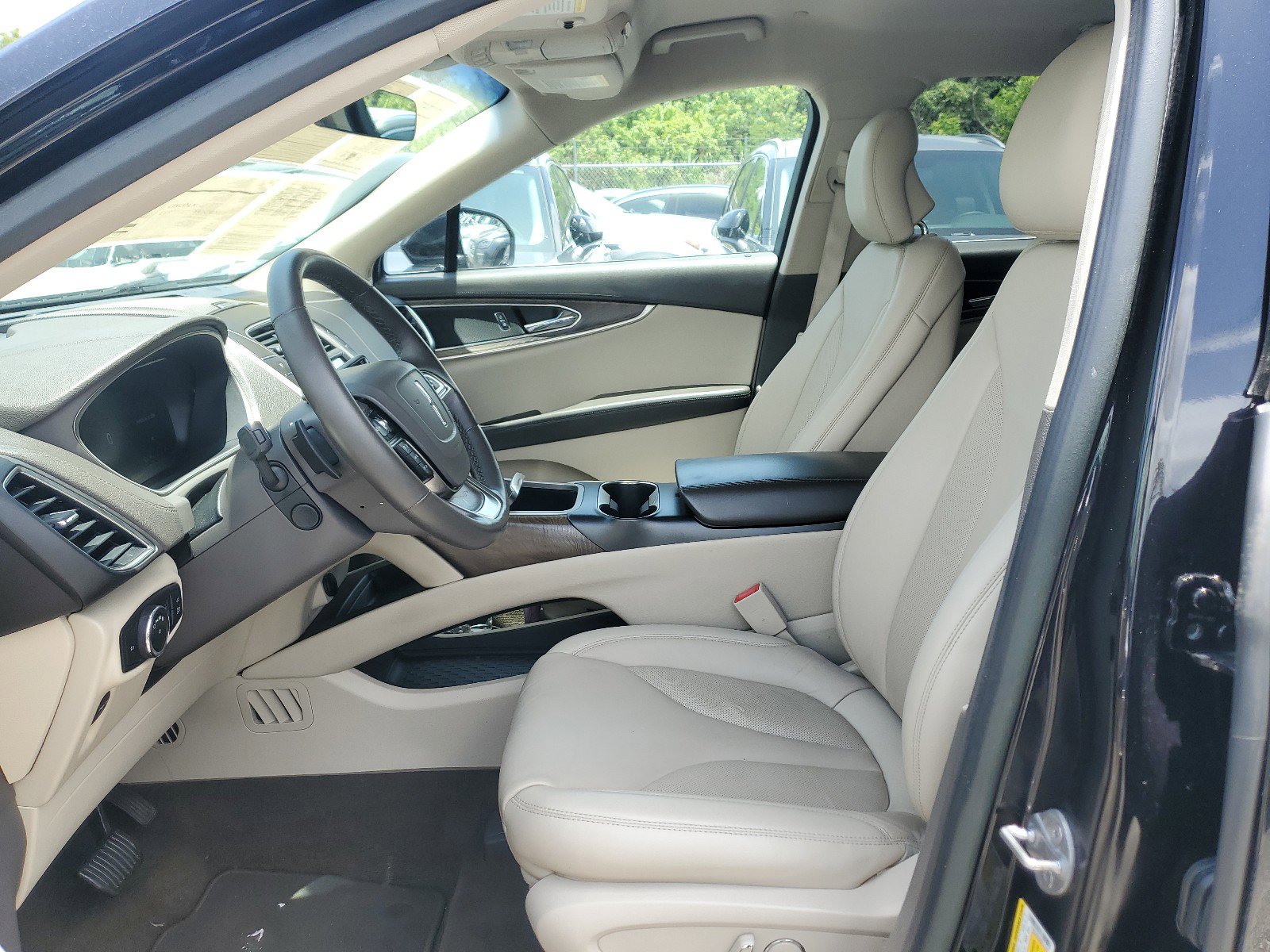 Used 2019 Lincoln Nautilus Select image 13