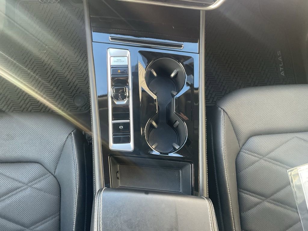 Used 2024 Volkswagen Atlas SE image 16