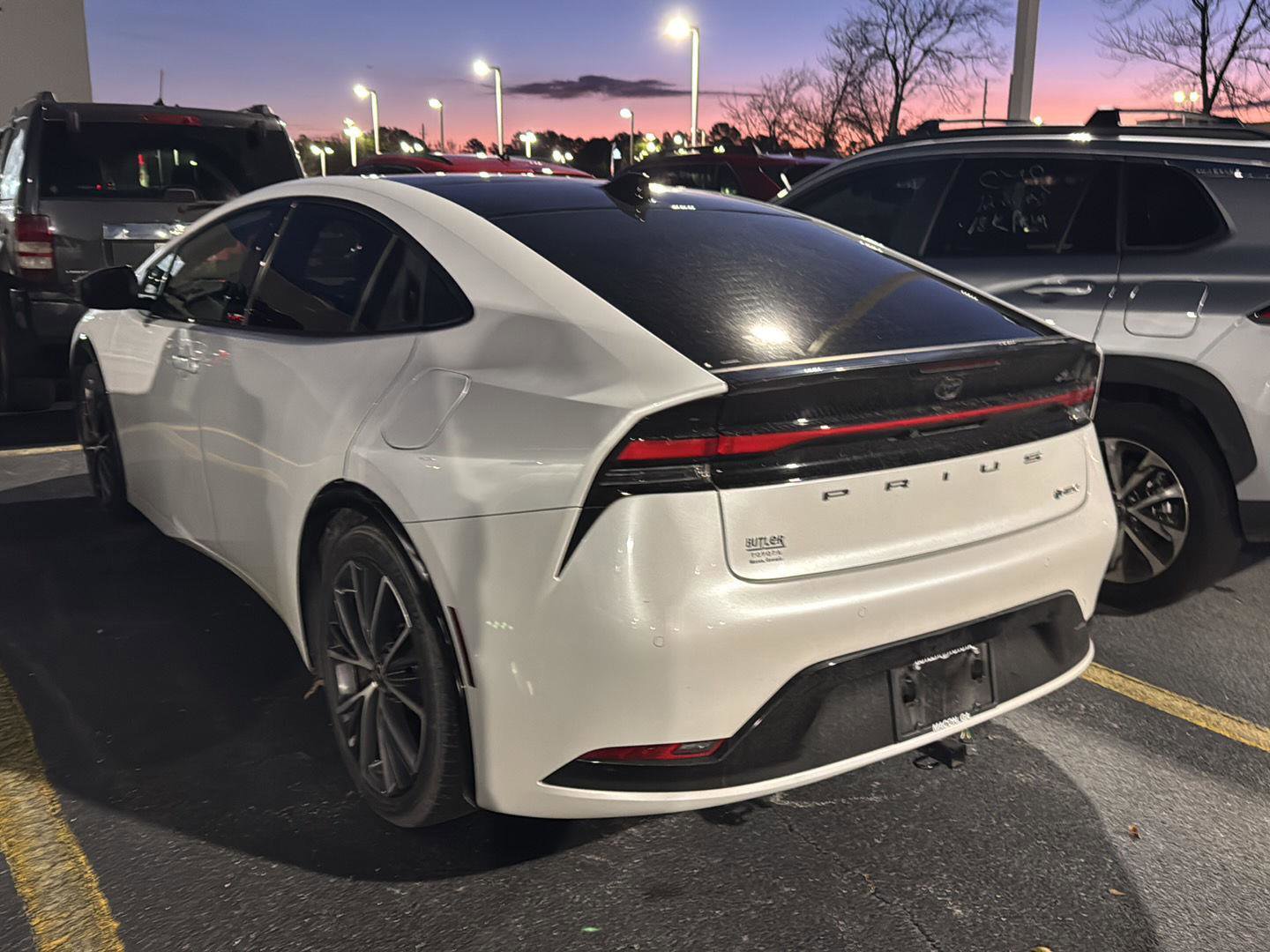 Used 2023 Toyota Prius XLE image 7