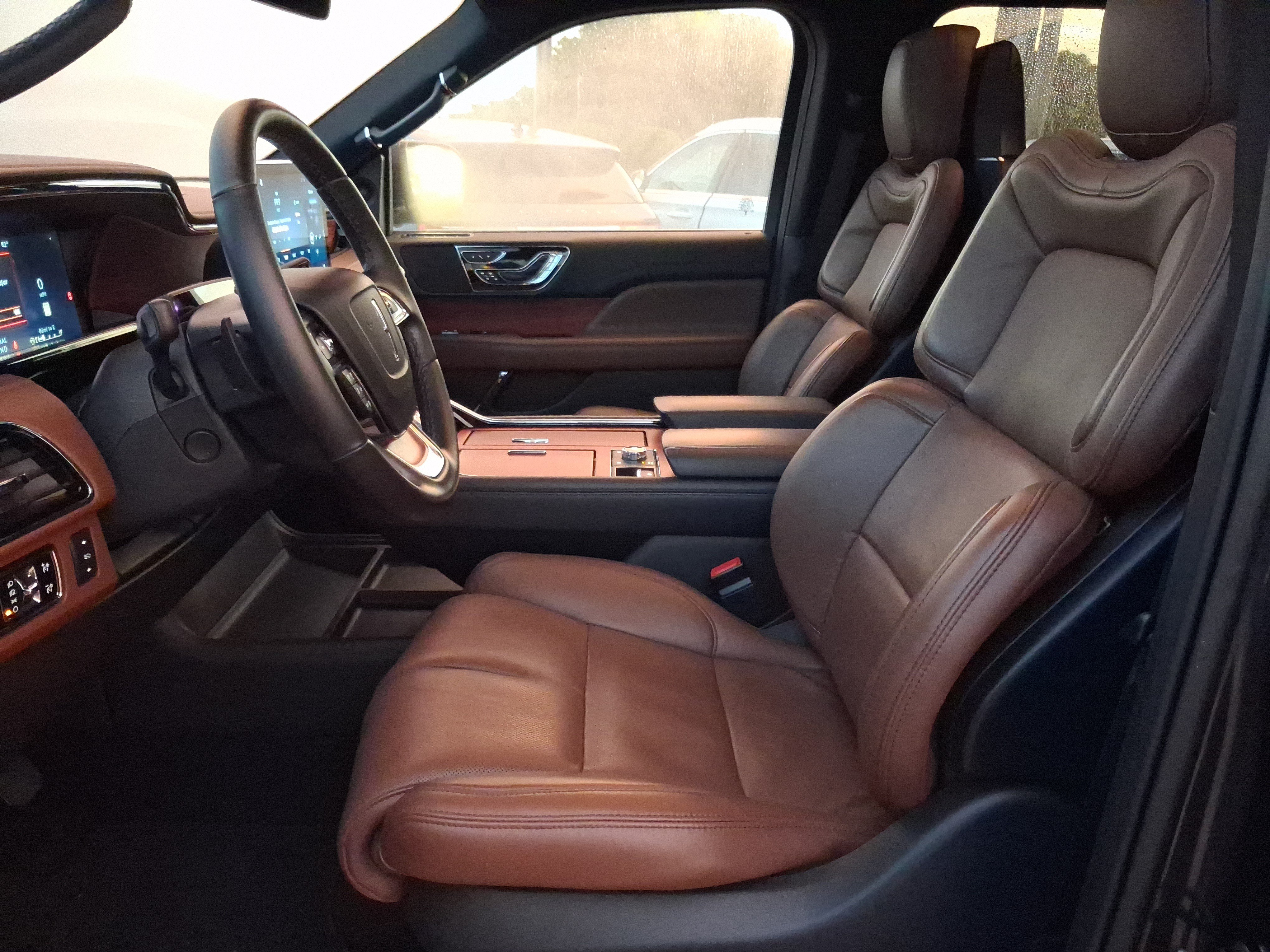 Certified 2024 Lincoln Navigator Reserve AWD/4WD image 12