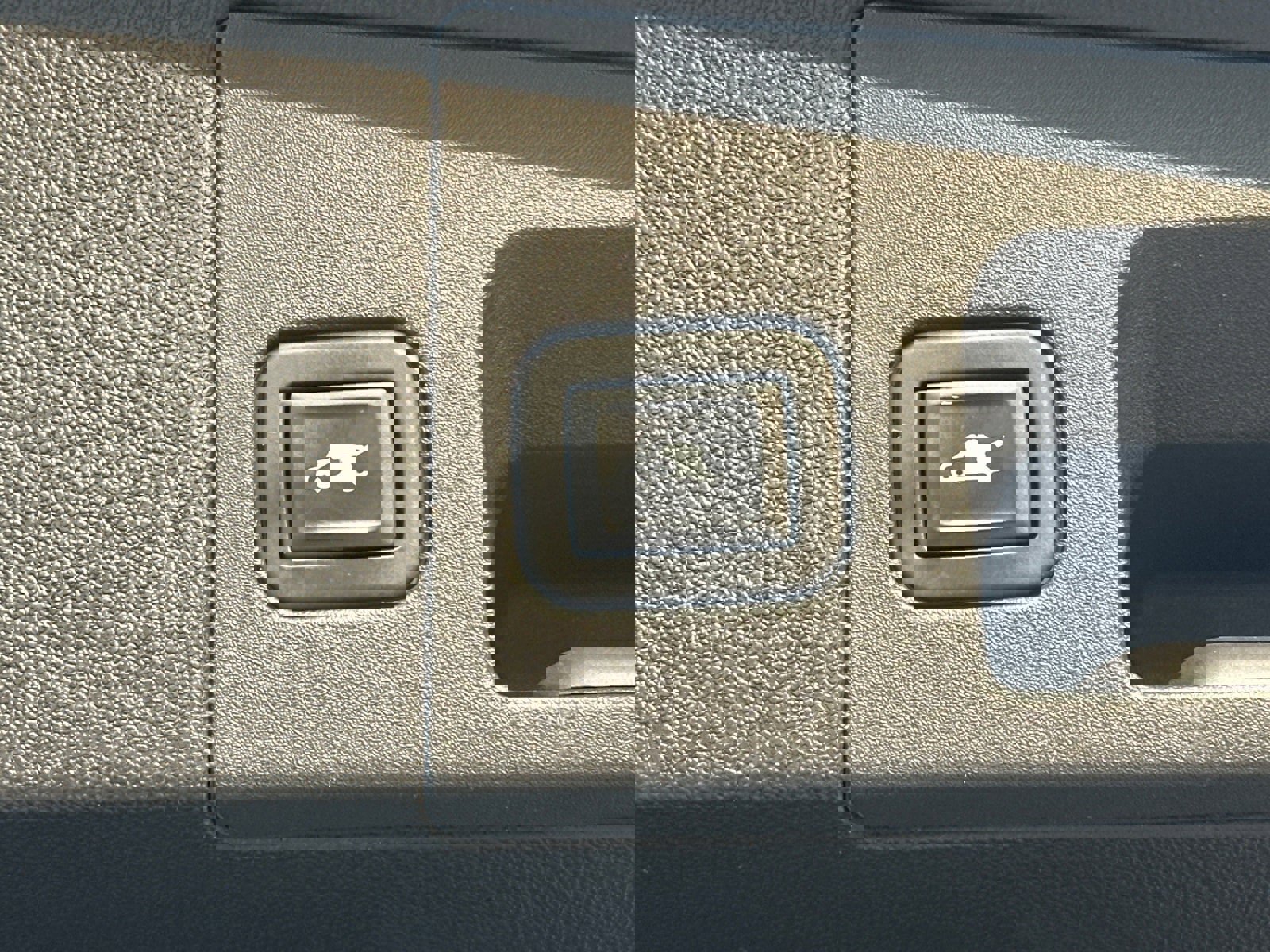 Used 2020 Cadillac XT5 Premium Luxury w/ LPO, Floor Liner Package image 19