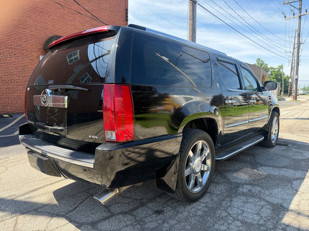 Used 2007 Cadillac Escalade ESV AWD image 3