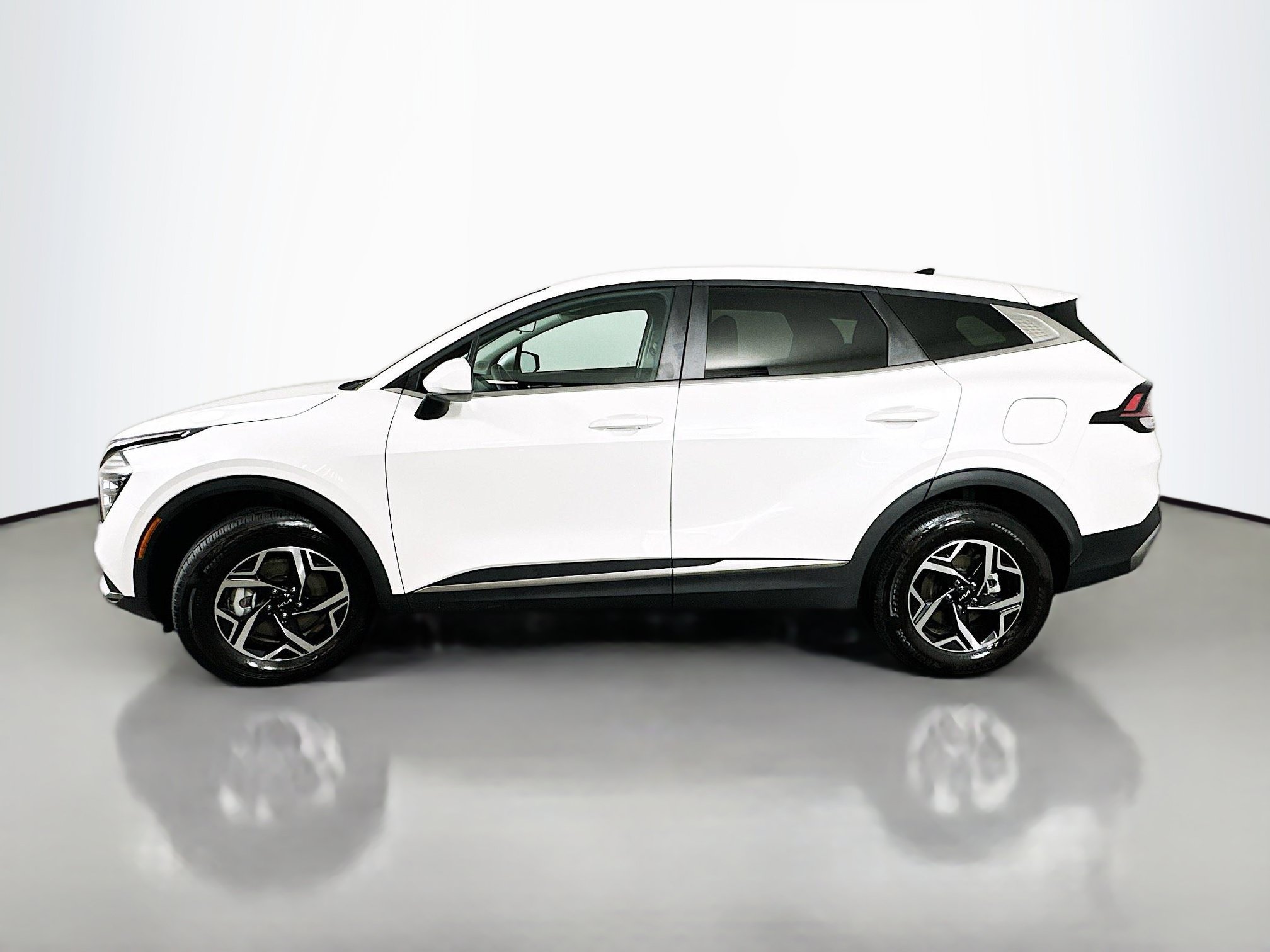 Certified 2025 Kia Sportage LX AWD/4WD image 4