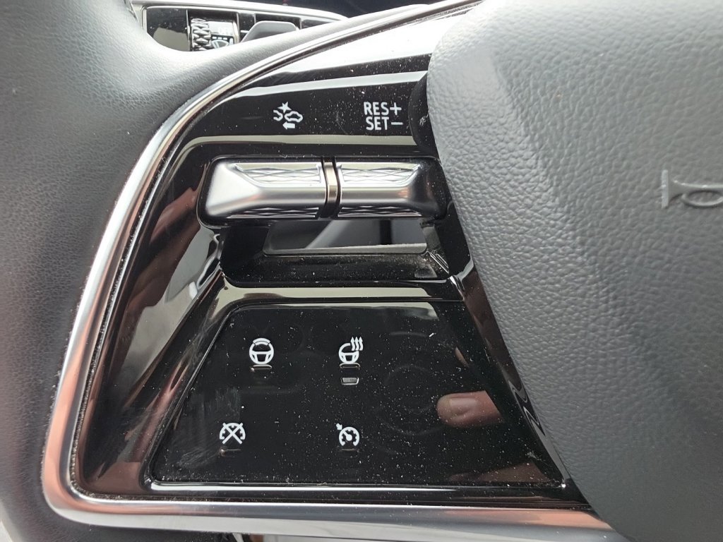 Used 2023 Cadillac Lyriq 2WD image 21
