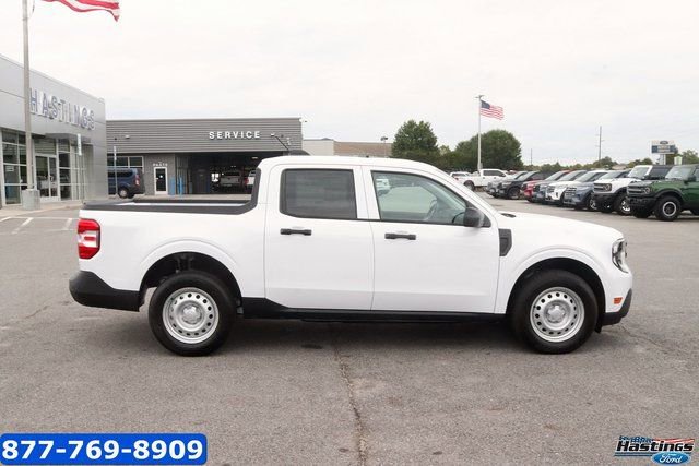 New 2025 Ford Maverick XL image 4