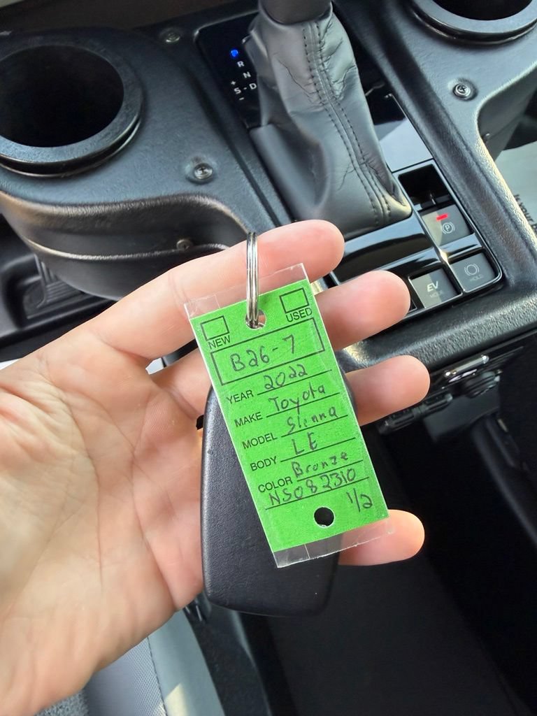 Used 2022 Toyota Sienna LE FWD image 34