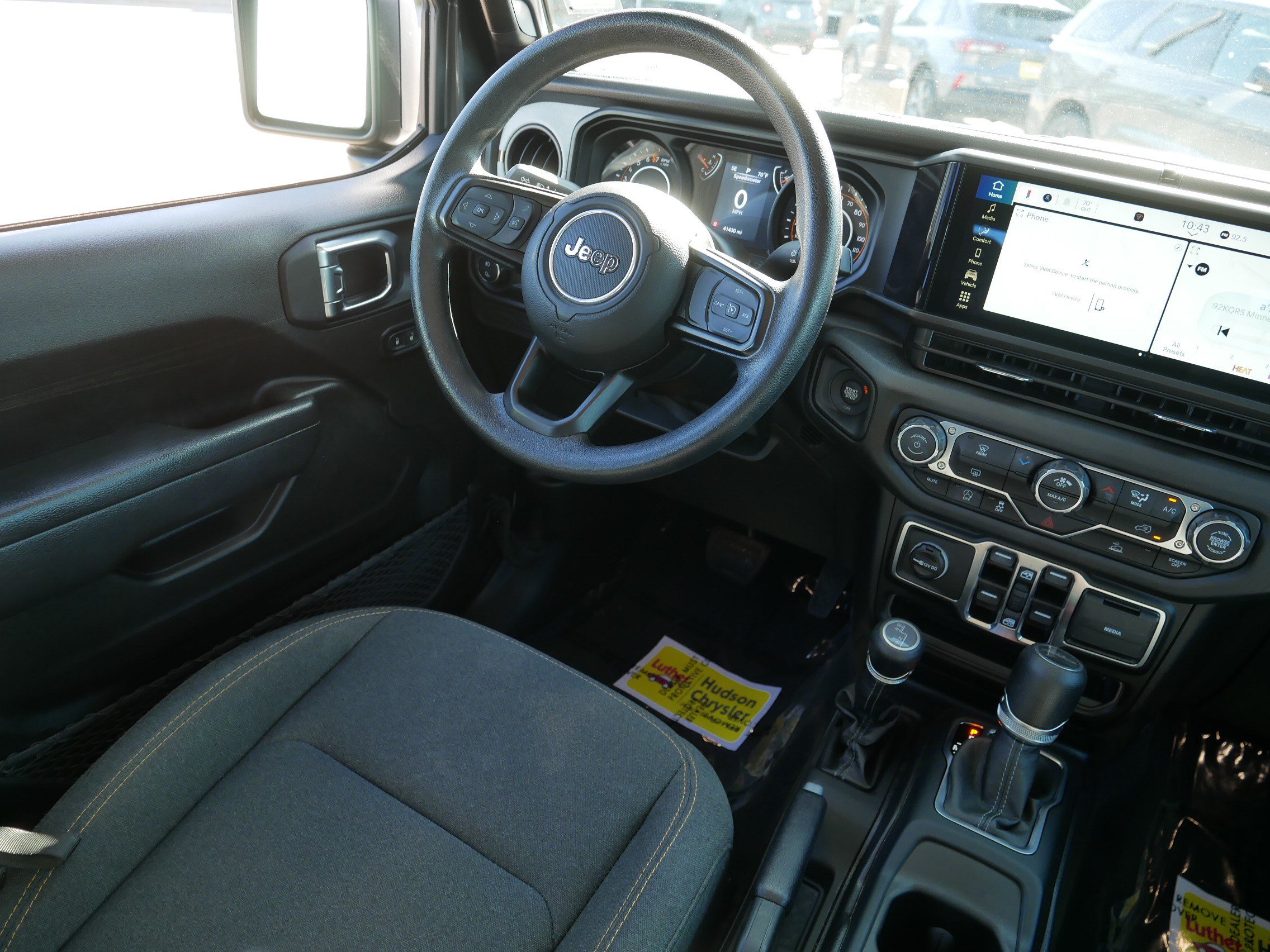 Used 2025 Jeep Gladiator Sport AWD/4WD image 9