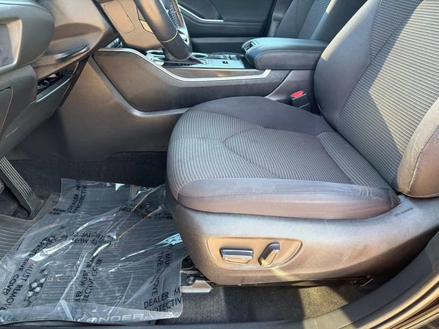 Used 2020 Toyota Highlander LE AWD/4WD image 23