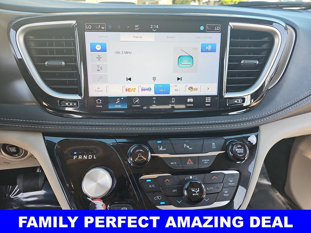 Used 2024 Chrysler Pacifica Select image 21