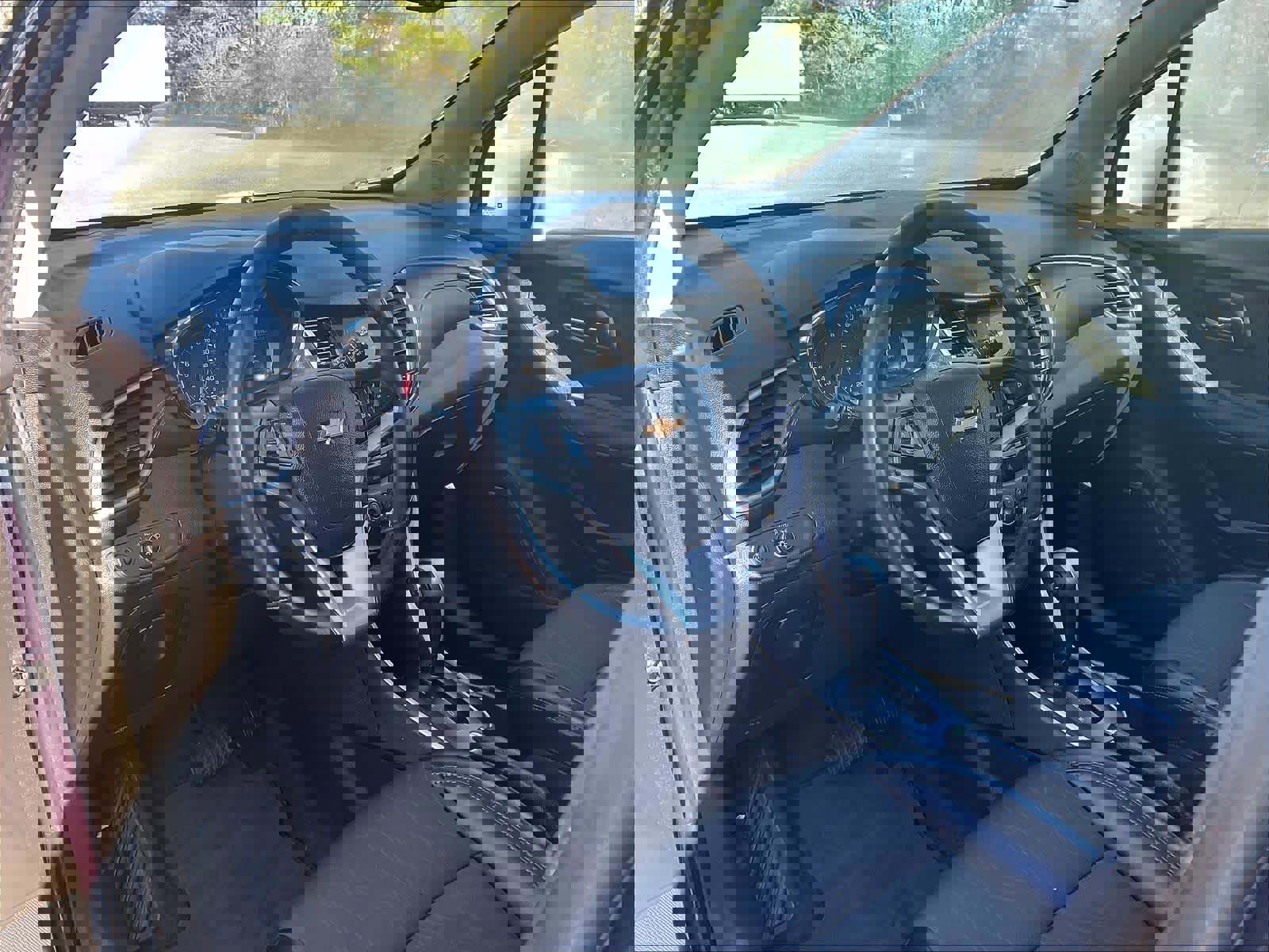 Used 2019 Chevrolet Trax LT w/ Sun & Sound Package image 7