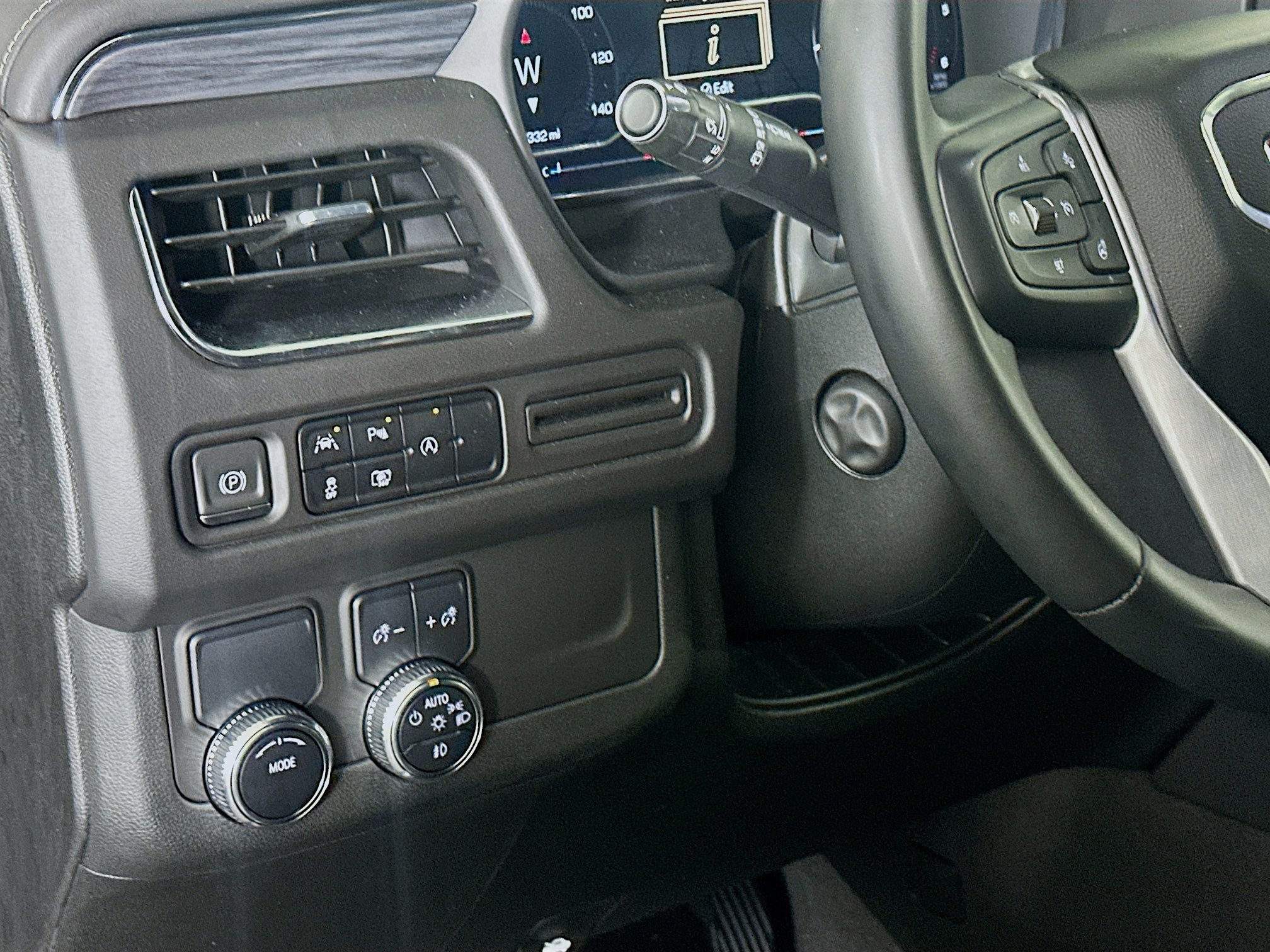 Used 2024 GMC Yukon SLT w/ SLT Premium Package RWD image 17