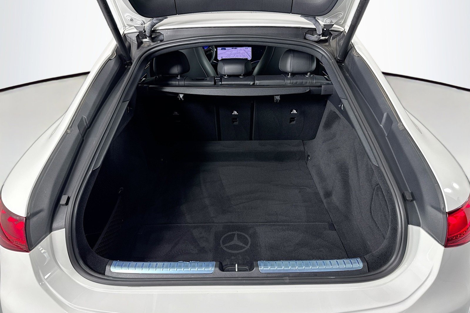 Certified 2022 Mercedes-Benz EQS 580 4MATIC Sedan image 22