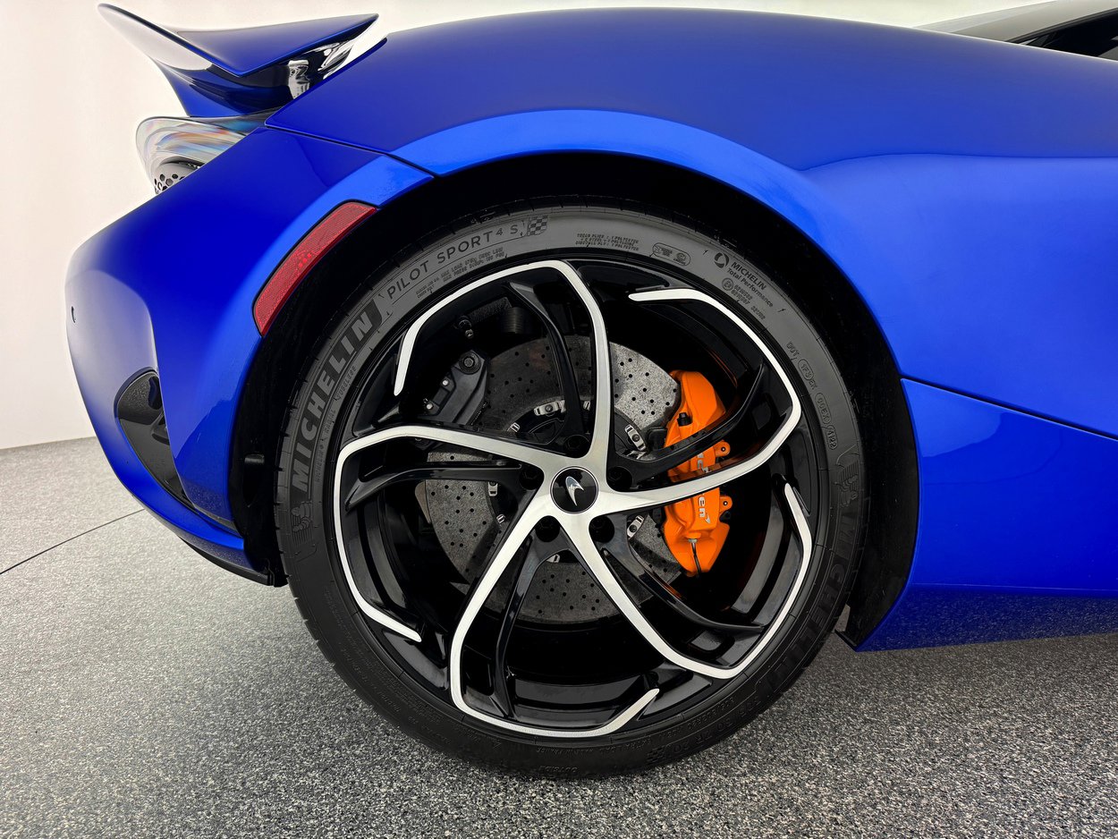 Used 2024 McLaren 750S Spider image 33