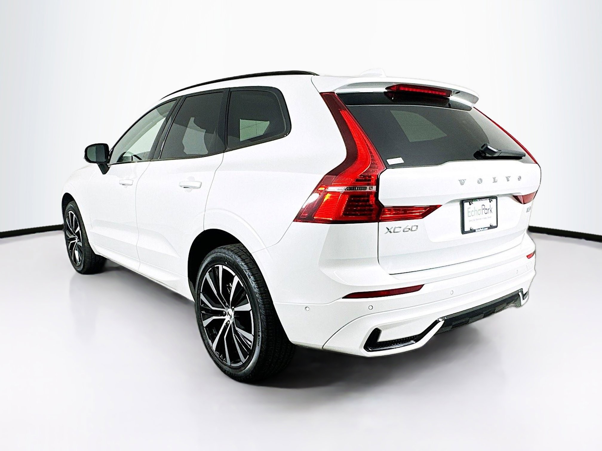 Used 2025 Volvo XC60 B5 Plus image 5