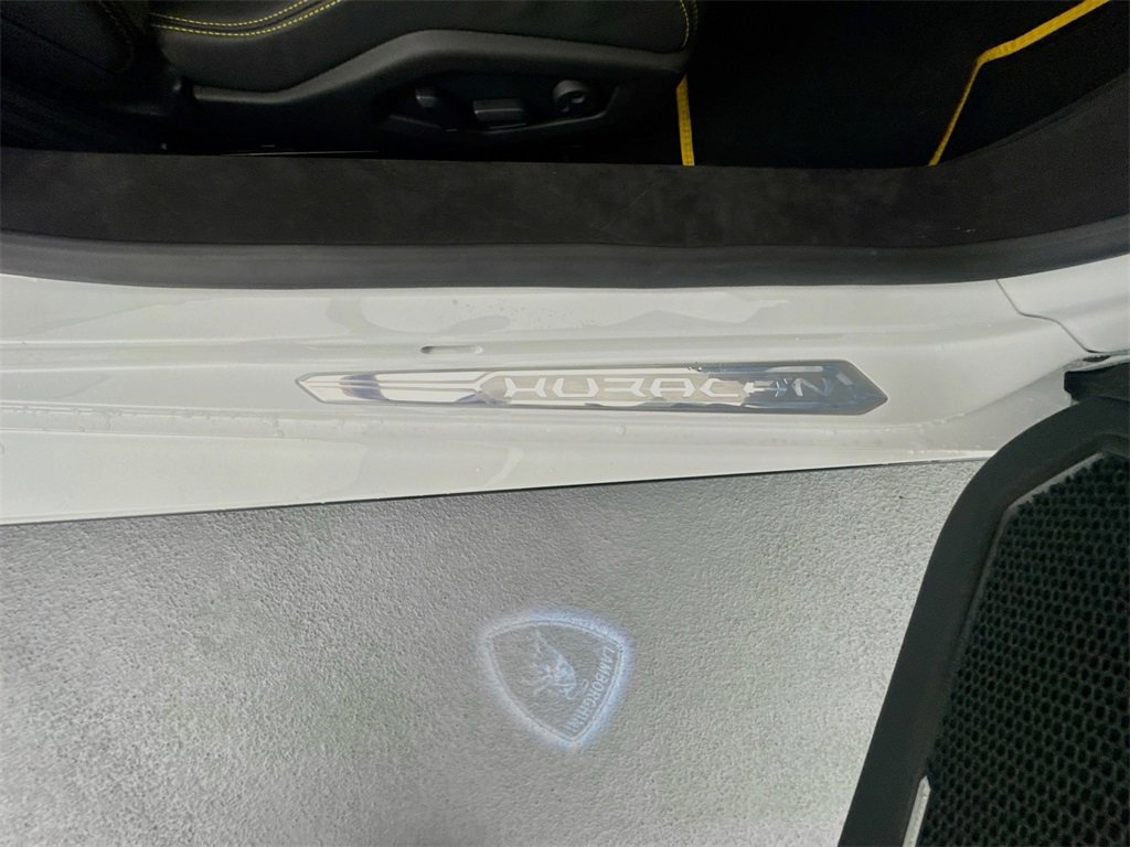 Used 2023 Lamborghini Huracan Tecnica image 31
