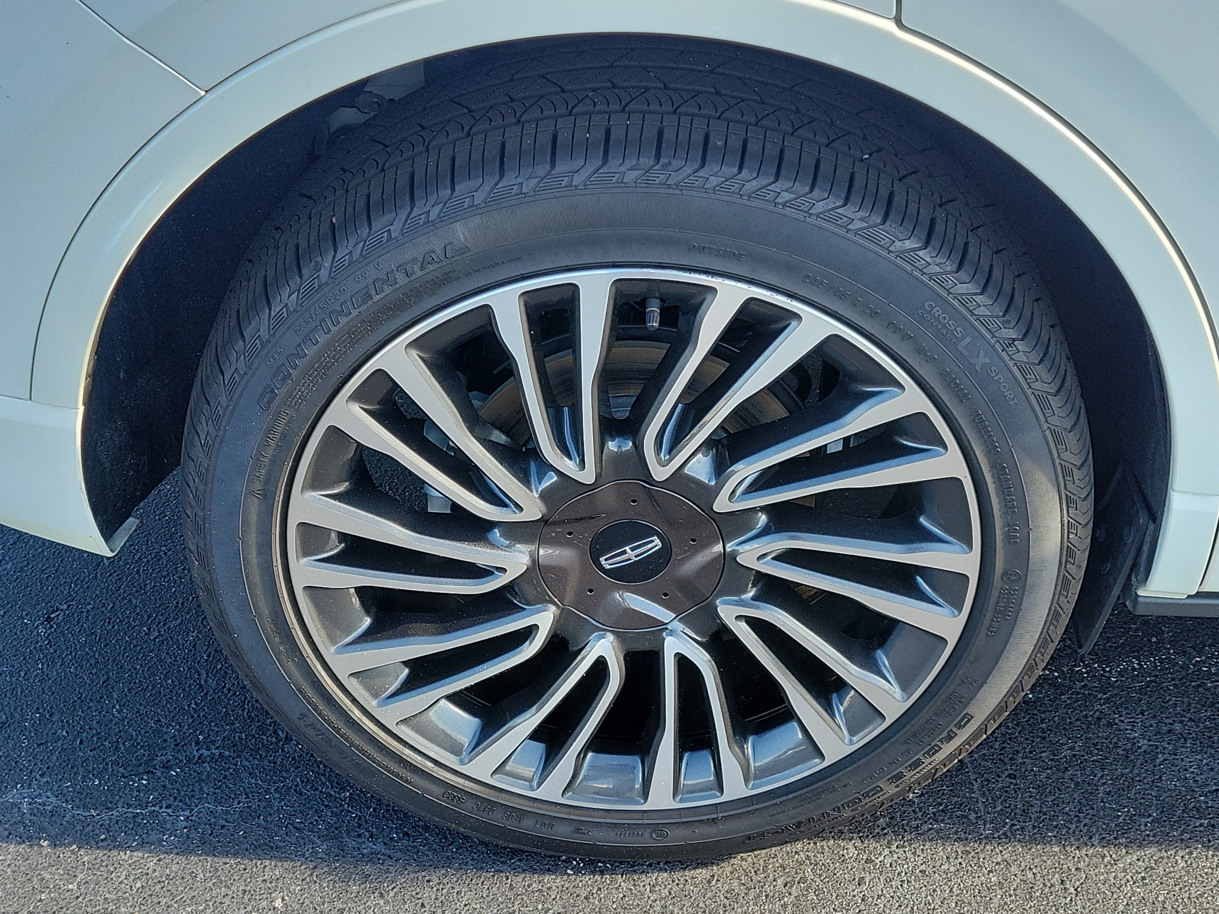 Used 2022 Lincoln Corsair Reserve w/ Sport Package AWD/4WD image 6