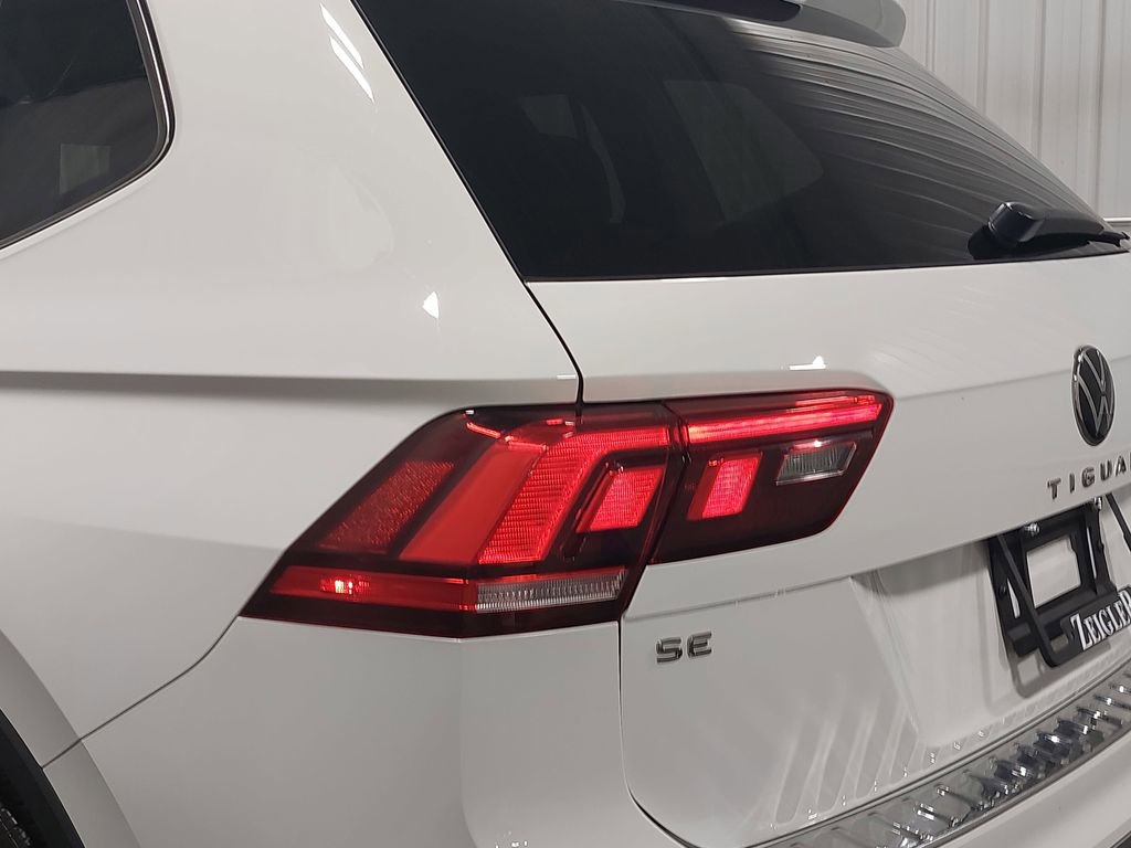 Used 2022 Volkswagen Tiguan SE image 33