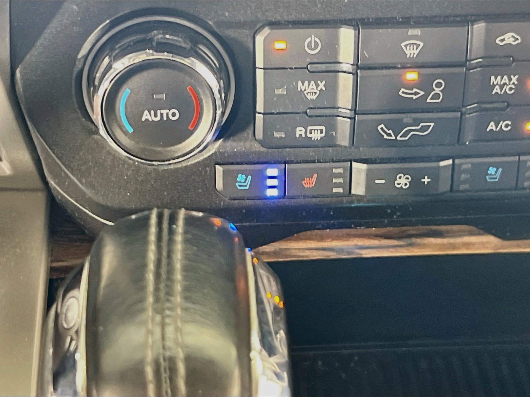 Used 2018 Ford F150 Lariat w/ Max Trailer Tow Package image 20