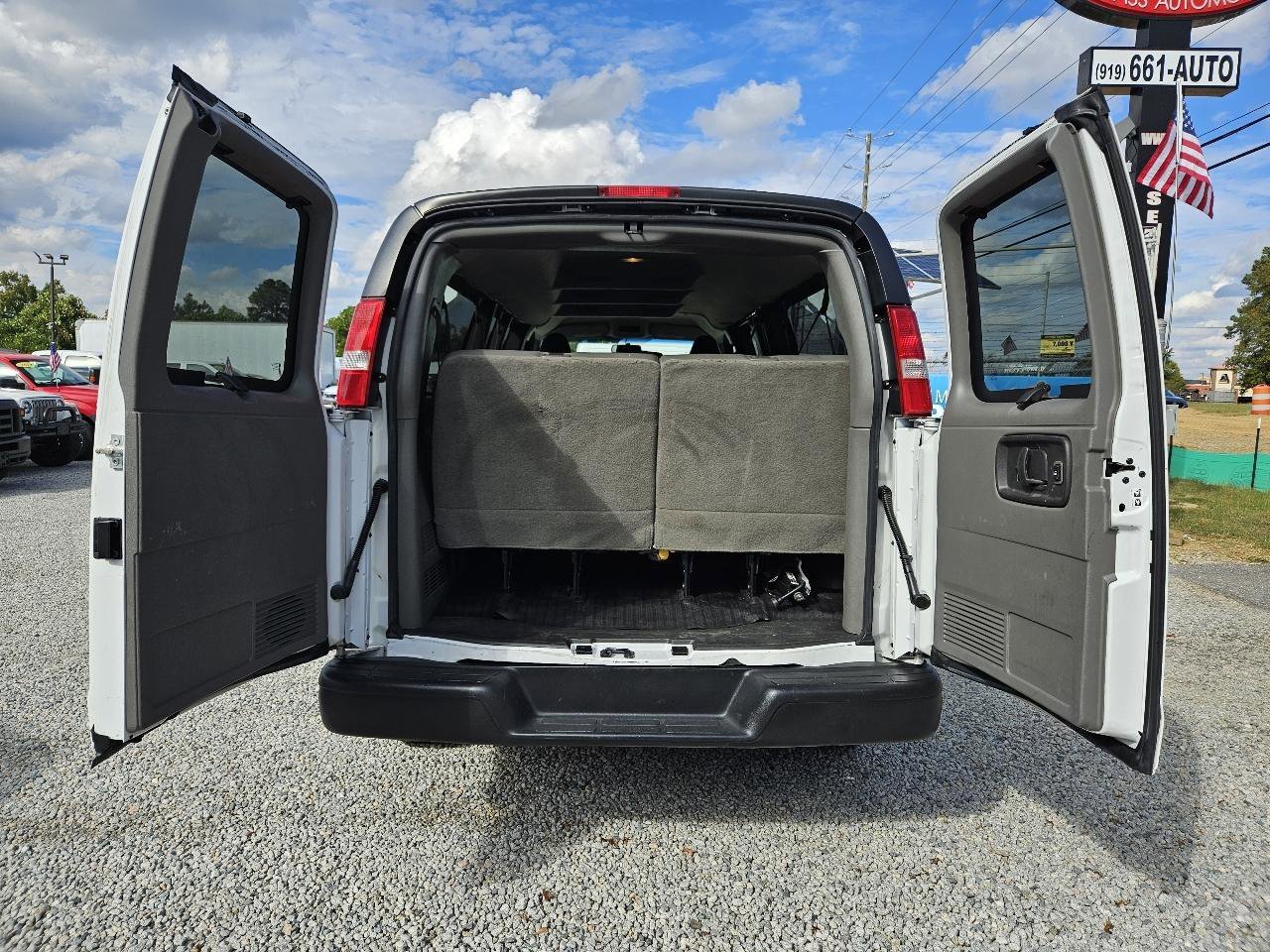 Used 2020 Chevrolet Express 3500 LS RWD image 16