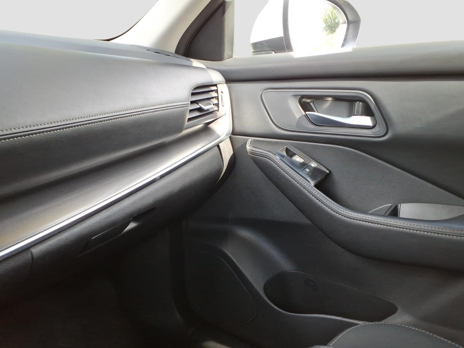 Used 2025 Nissan Rogue SV AWD/4WD image 21