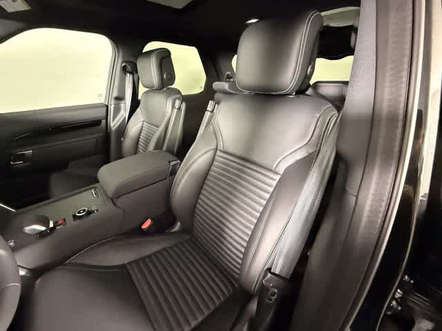 New 2026 Land Rover Discovery S AWD/4WD image 6