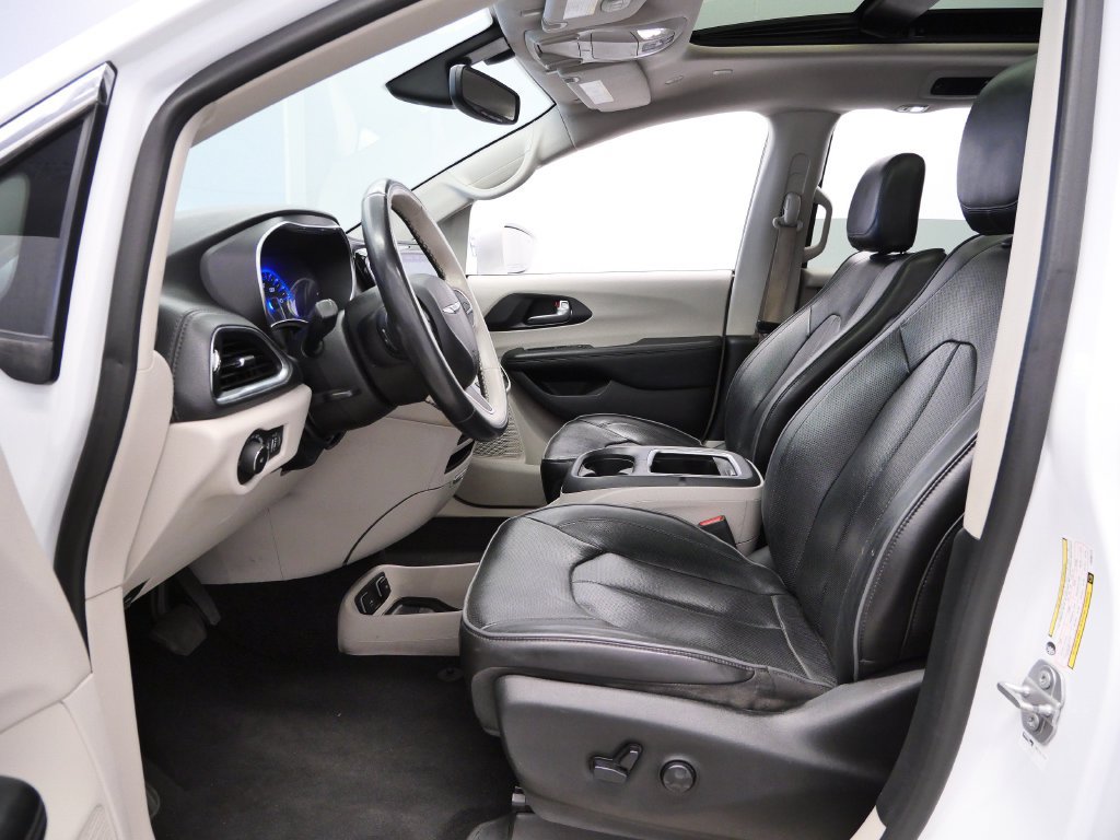 Used 2020 Chrysler Pacifica Limited FWD image 13