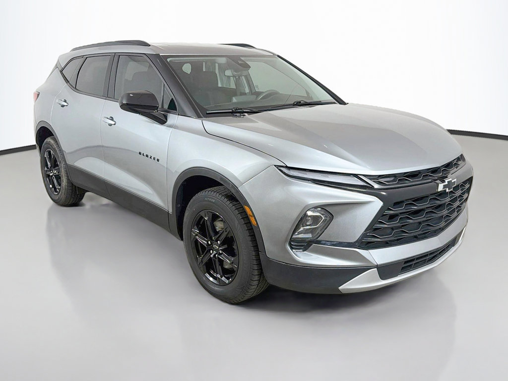 Used 2023 Chevrolet Blazer LT w/ Midnight/Sport Edition FWD image 2