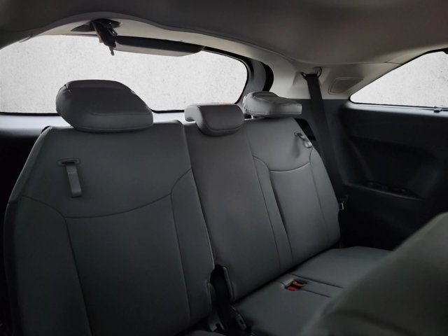 Used 2026 Toyota Sienna XLE FWD image 22