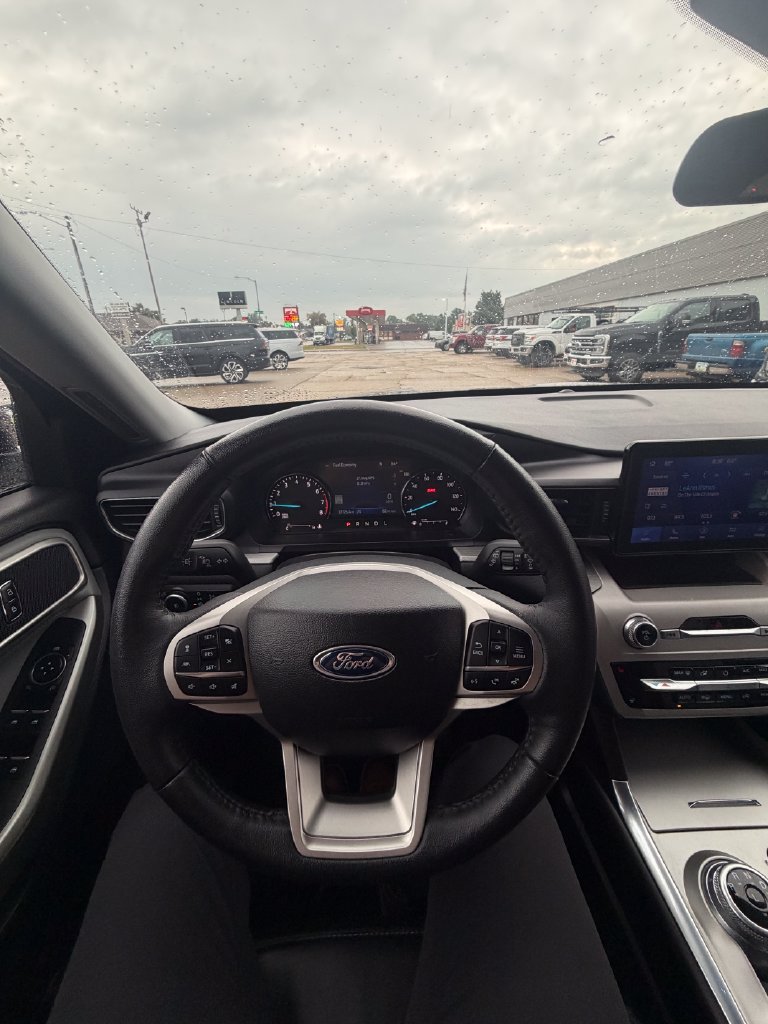Used 2023 Ford Explorer XLT w/ Equipment Group 202A AWD/4WD image 13