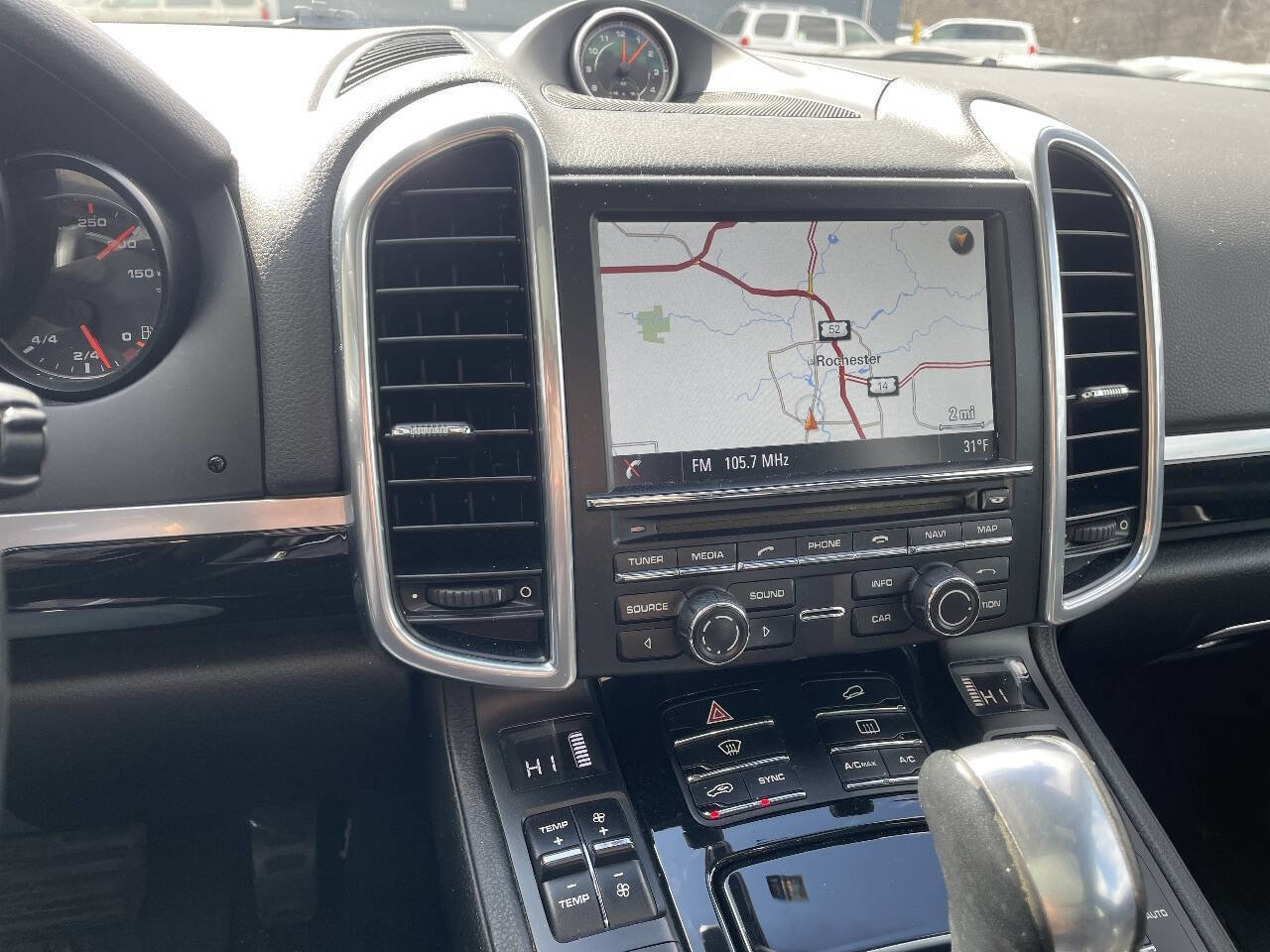 Used 2014 Porsche Cayenne image 30