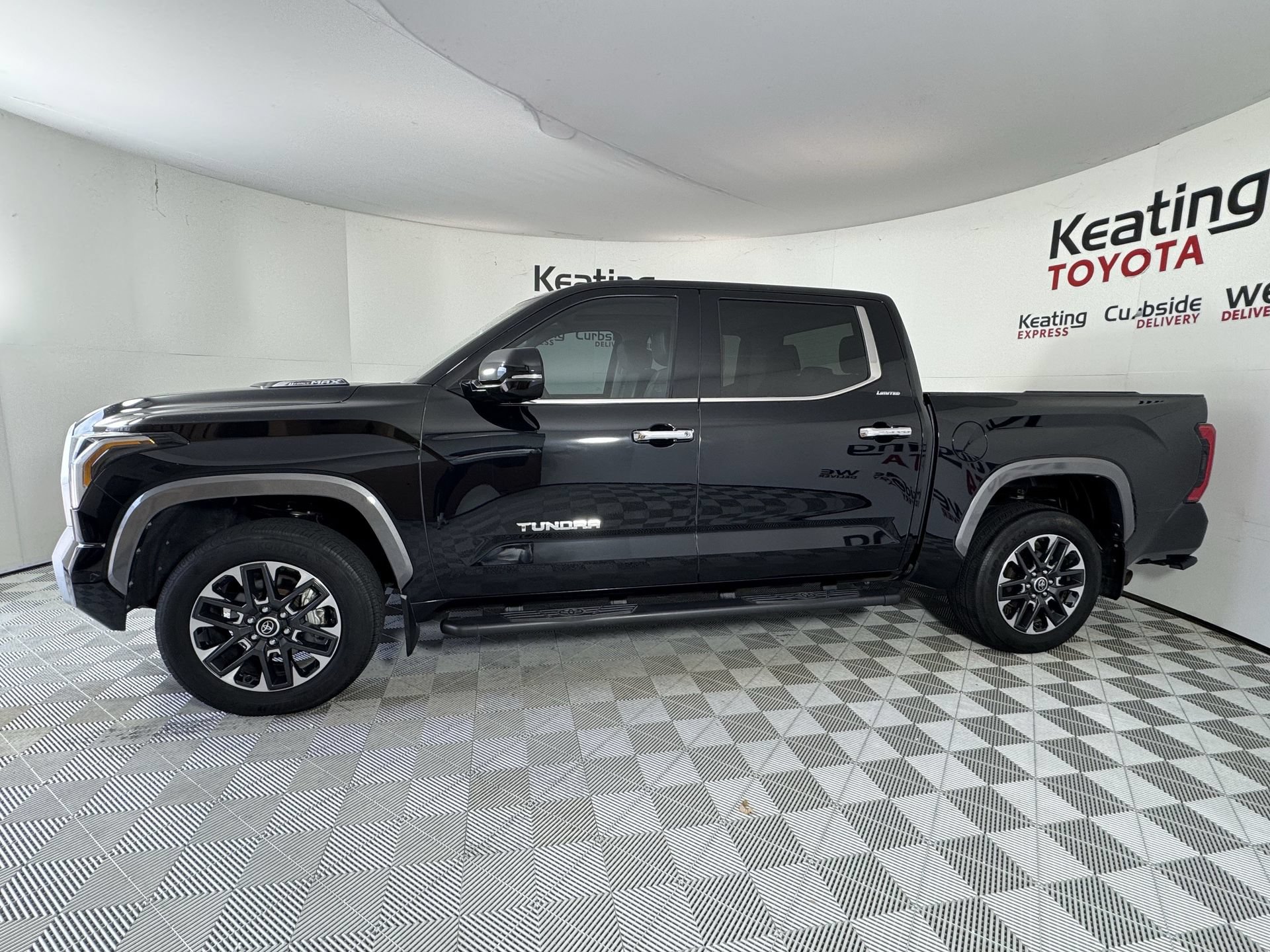 Used 2024 Toyota Tundra Limited w/ Power Package AWD/4WD image 8