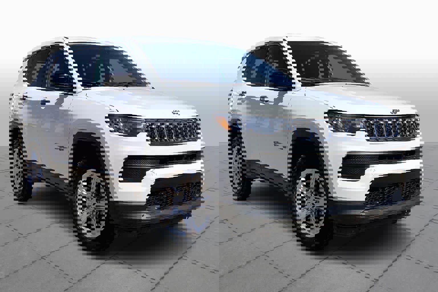 Used 2023 Jeep Compass Sport image 3